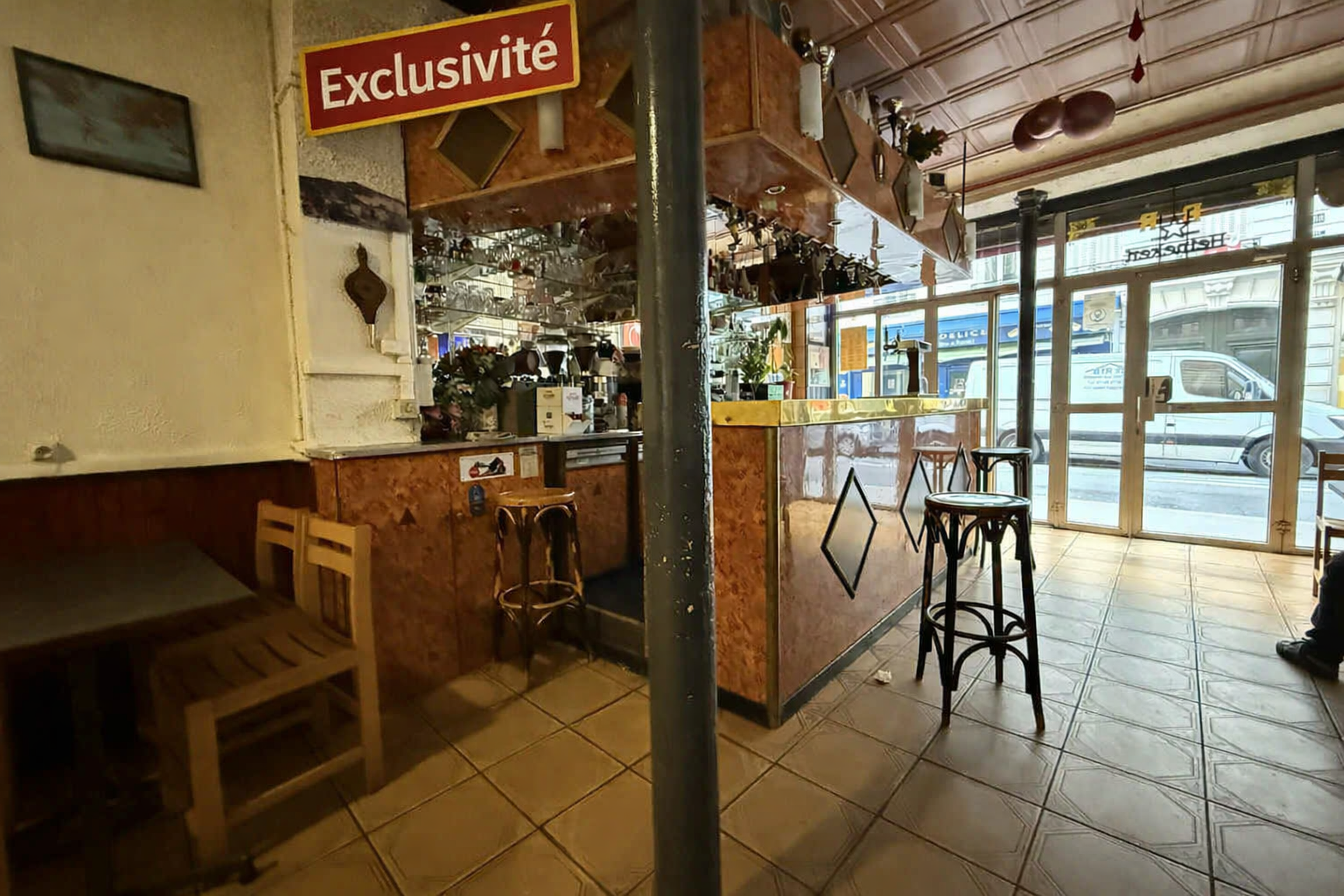 Bar
